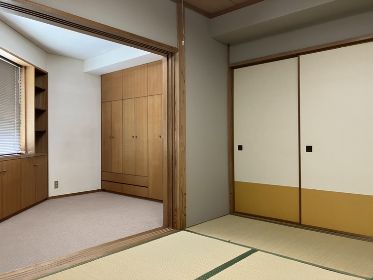 家具が話しかけてくるビル。